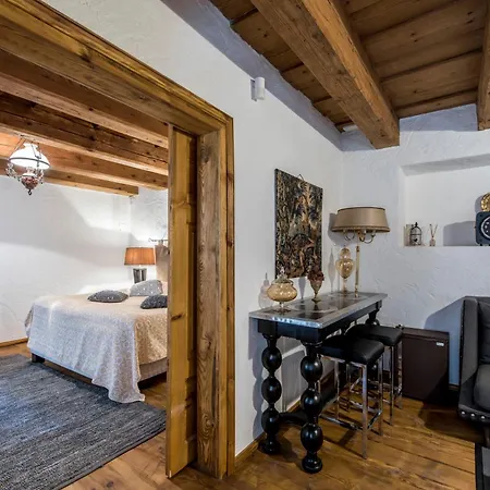 Casa Veche 2*