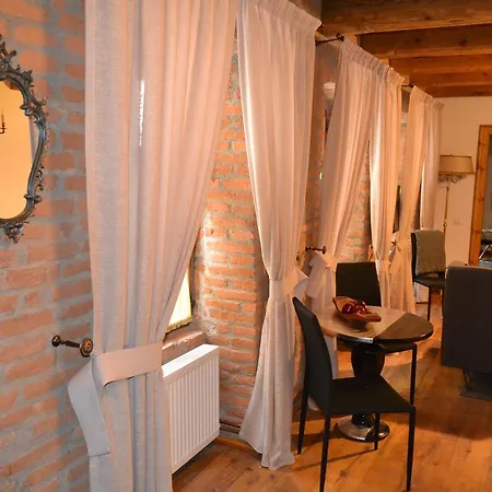 Casa Veche 2*