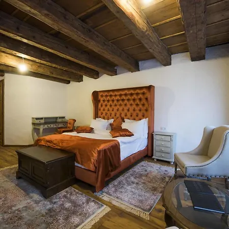 Casa Veche Aparthotel 2*